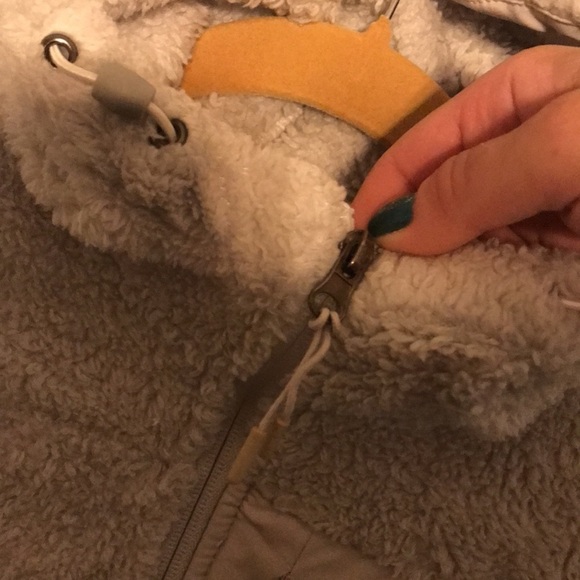 New Balance size Small Fuzzy Jacket​​ - Picture 8 of 10